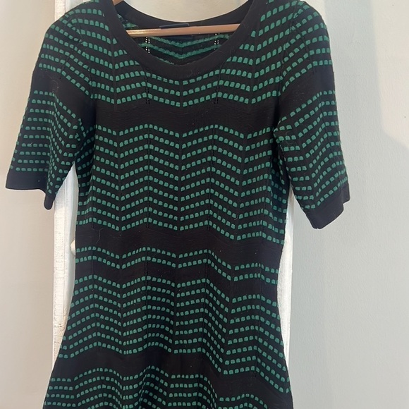 Just Taylor Chevron short sleeve lightweight sweater dress size medium - Picture 5 of 10